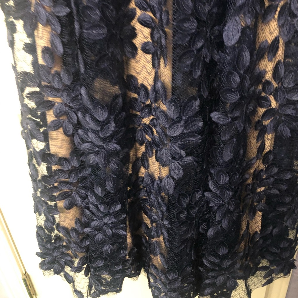Dress - Picture 4 of 9